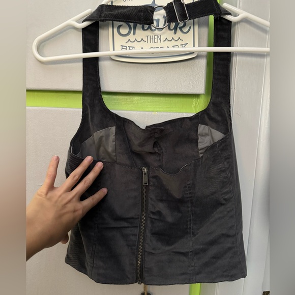 Delia’s halter vest. - Picture 3 of 3